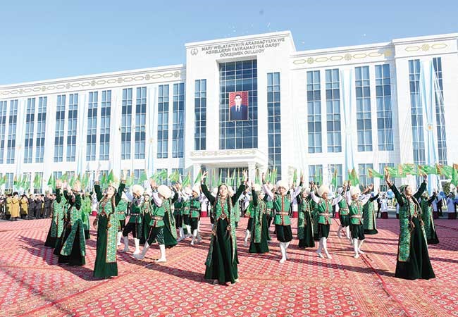 Baýramçylyga  mynasyp  sowgat