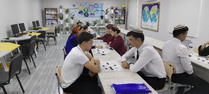 Düzzüm  oýny  boýunça  bäsleşik.